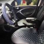 Κάλυμμα Τιμονιού Αυτοκινήτου Δερματίνη Elegant D Σχήμα Μαύρο Με Μπλε Ραφή Medium 38cm - Image 3